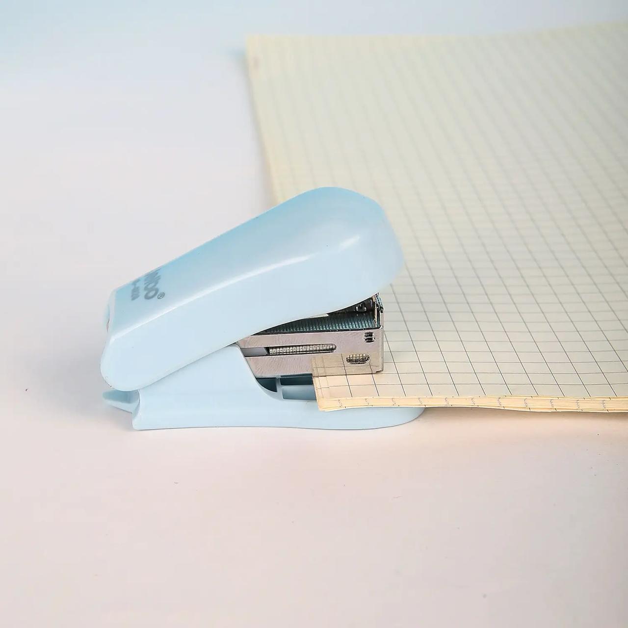 portable-durable-staplers-office-and-schools-plastic-stapler-stationery_PD5819