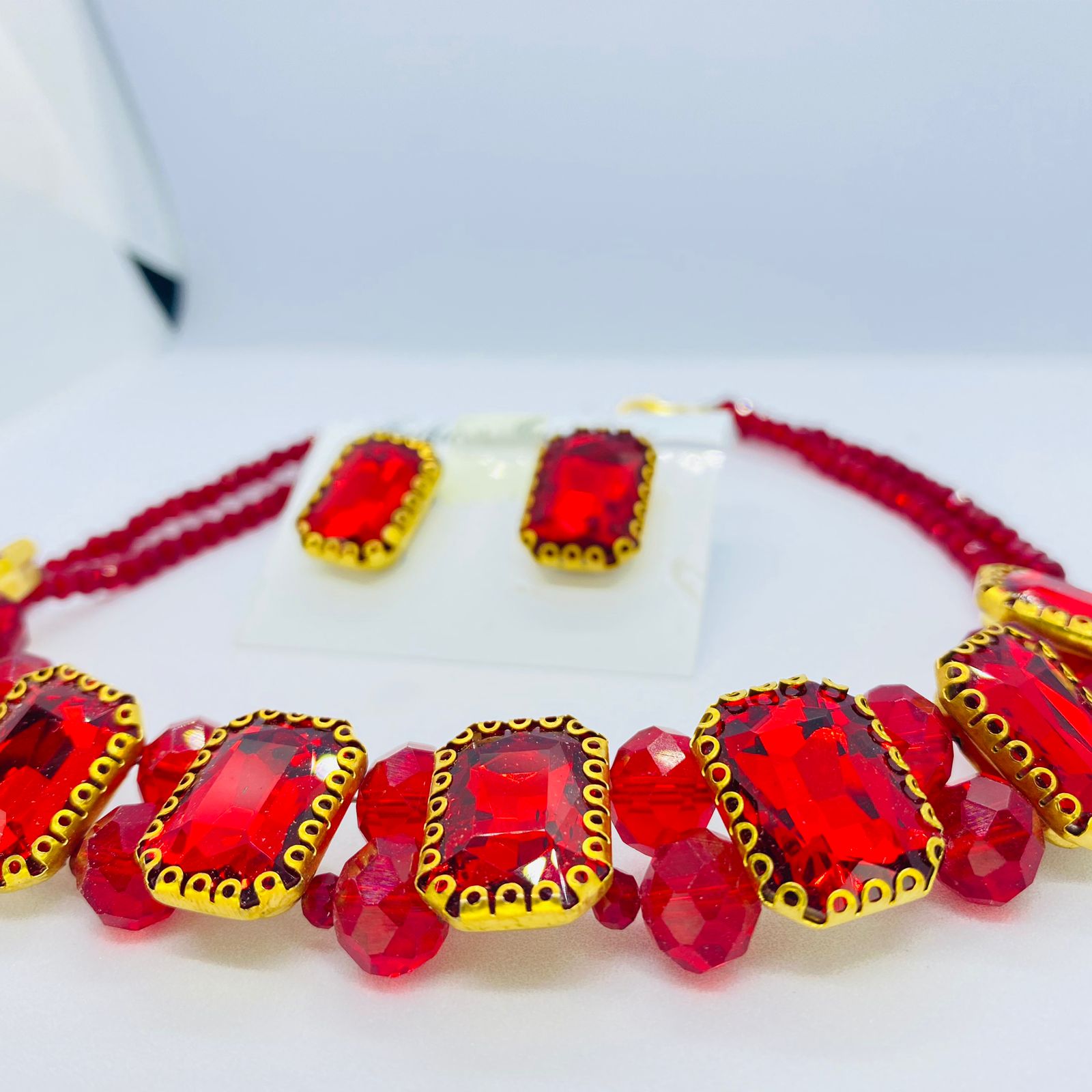 premium-quality-stones-choker-necklace-with-earrings-set_PD6186