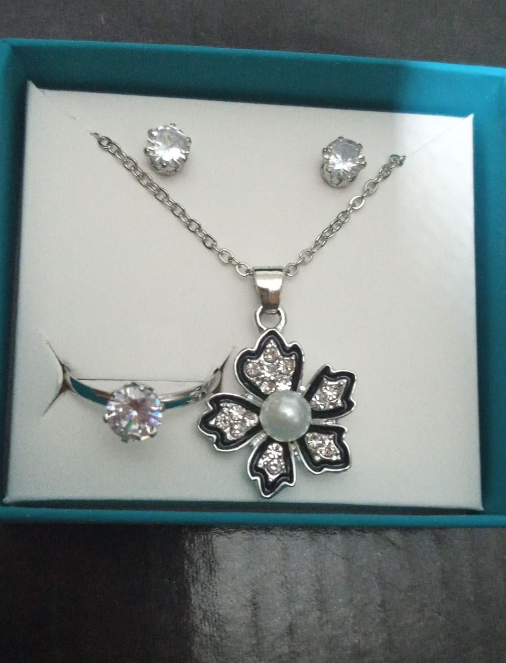 ladies-flower-jewelry-sets-necklace-earring-and-ring-set-silver_PD4944