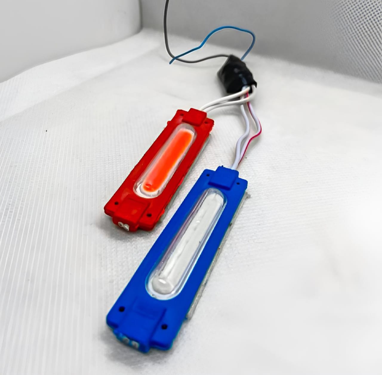 high-quality-red-and-blue-flasher-light-waterproof-12v-led-light-for-bike-and-cars_PD5403