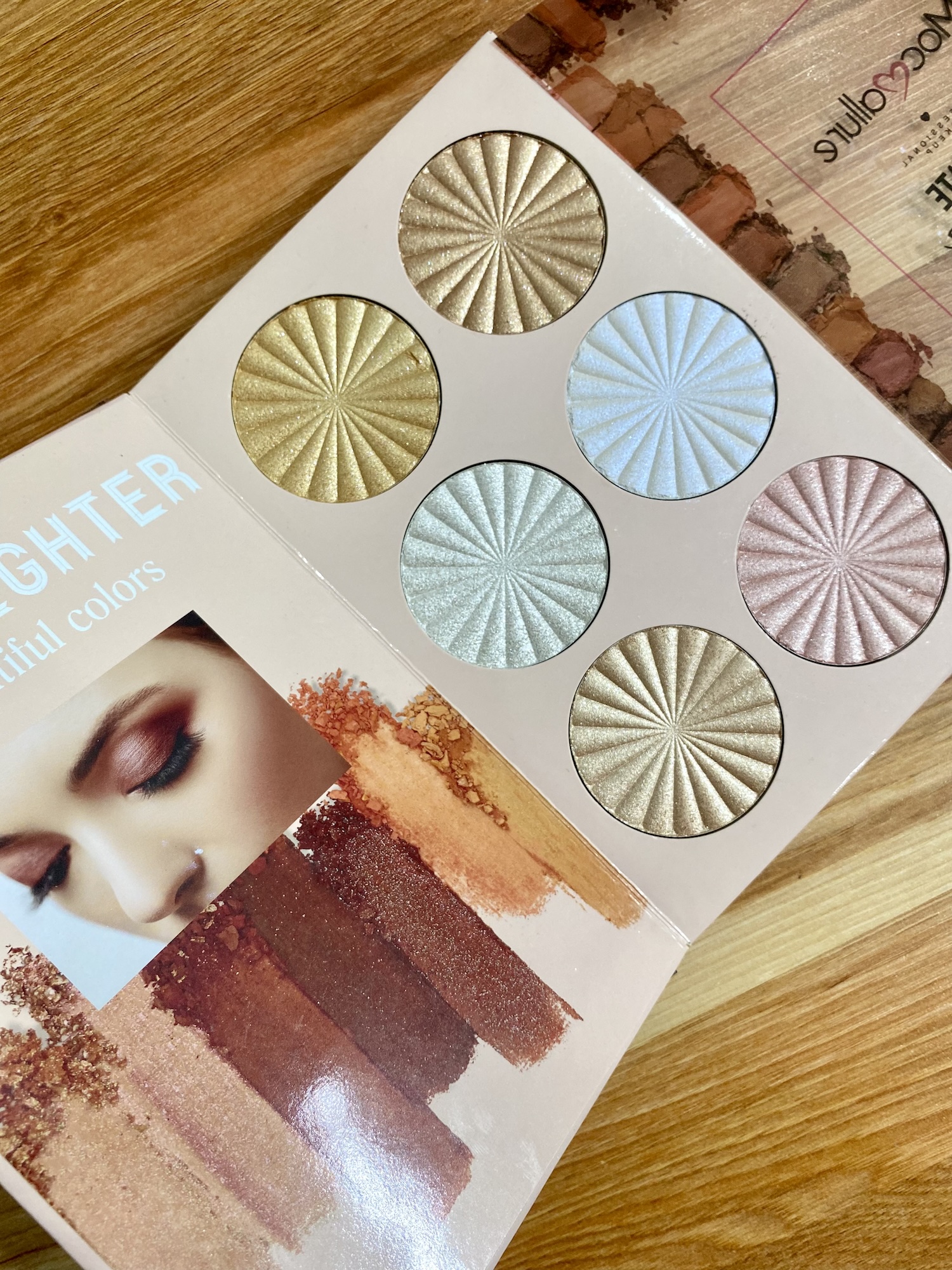 mocallure-4-in-1-eyeshadow-palette-book_PD3060