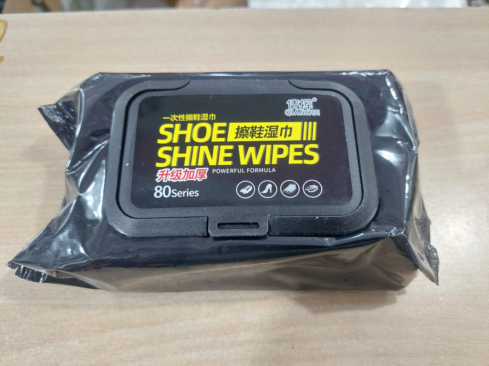 disposable-shoe-cleaning-wipes-quick-shine-clean-wet-wipes-80-wipes-in-1-packet_PD3895