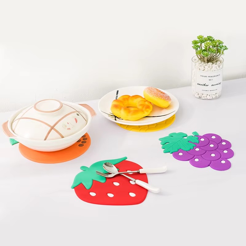 silicone-fruit-shape-placemat-plate-table-cup-pad-non-slip-bowl-coaster-mat-waterproof-heat-insulation-random-shape_PD4608