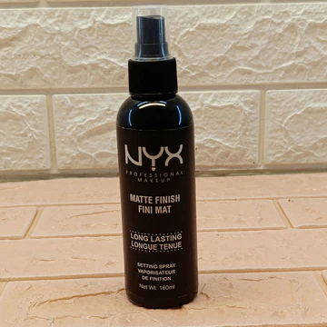 nyx-professional-makeup-matte-finish-fini-mat-spray-setting-spray-vaporisateur-long-lasting-longue-tenue-160-ml_PD2286