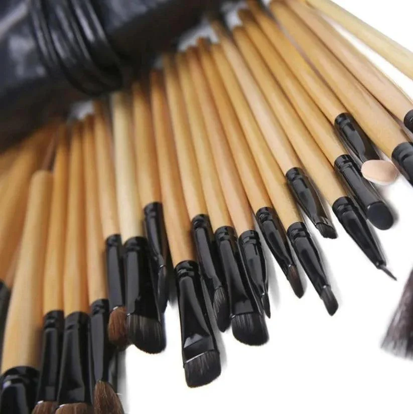 bobbi-brown-24-piece-brush-set_PD2278