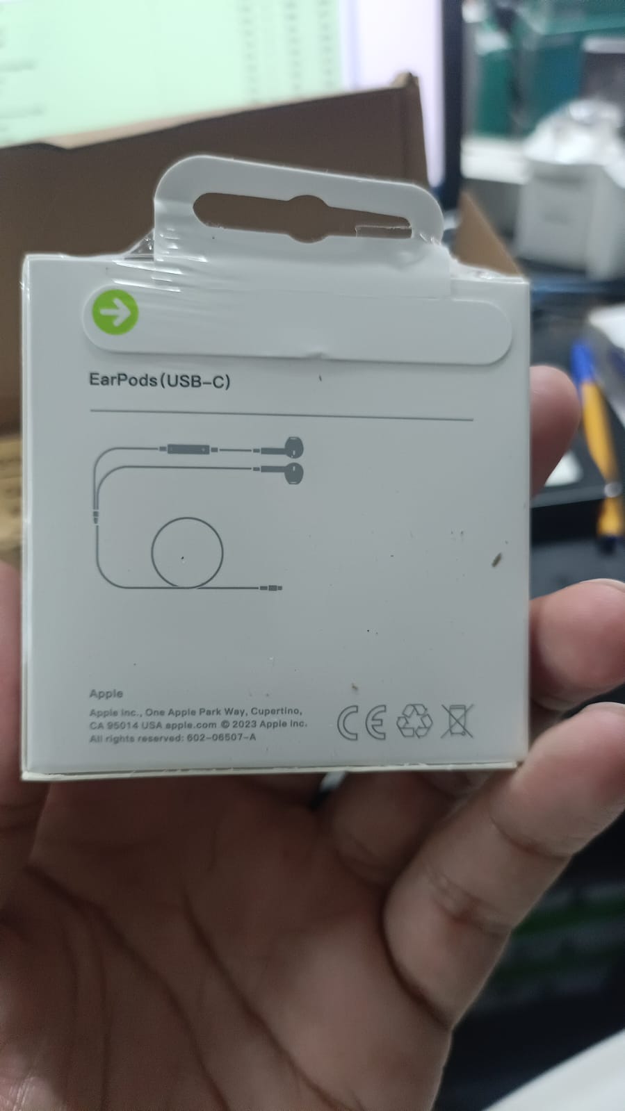 apple-earpods-with-usb-c-wired-handsfree-original_PD2144
