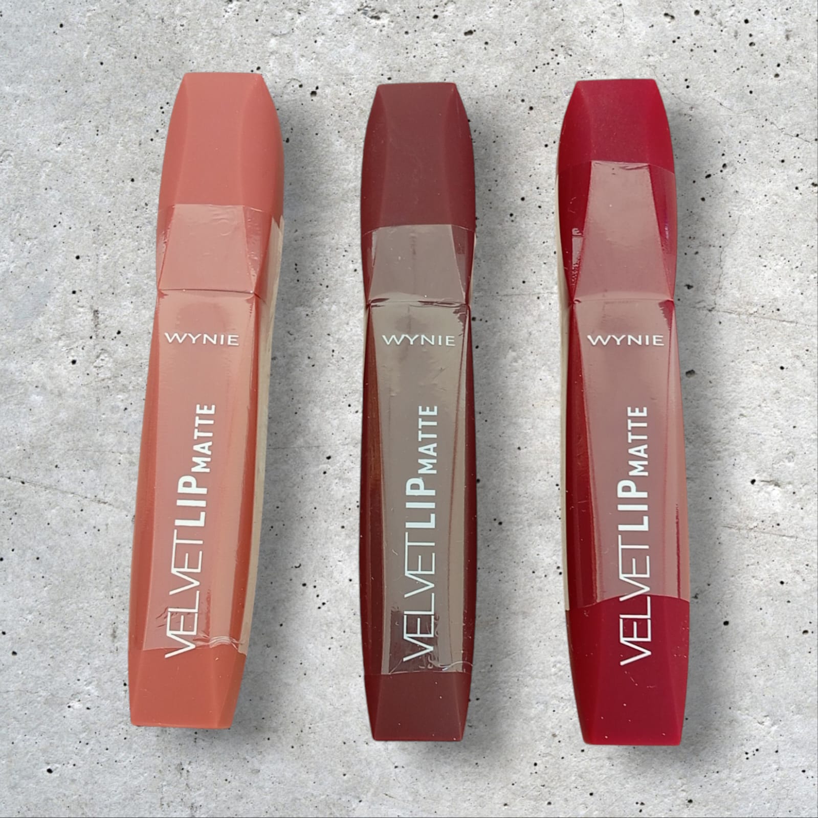 pack-of-3-wynie-velvet-matte-lipgloss_PD3181