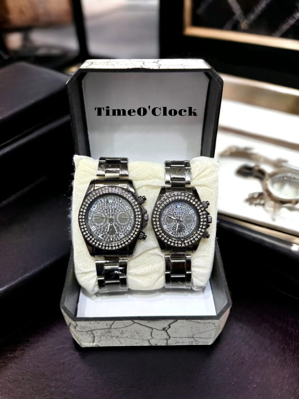 stone-style-couple-watch-round-shape-stainless-steel-for-men-and-women-black_PD1352