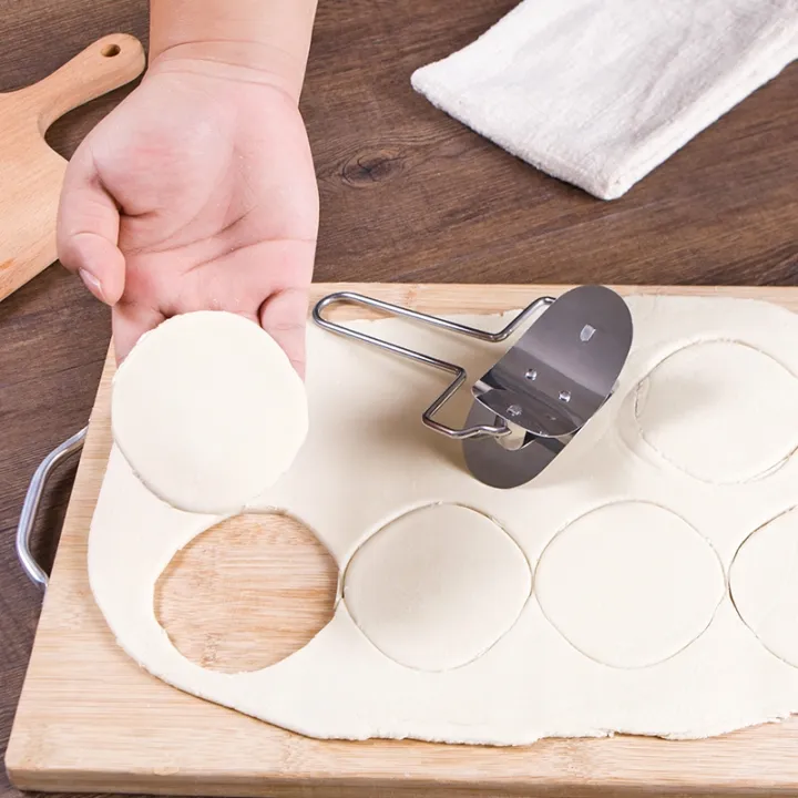 rolling-dough-cutter-dumpling-making-tool-kitchen-cutter-roller-wood-handle_PD1033