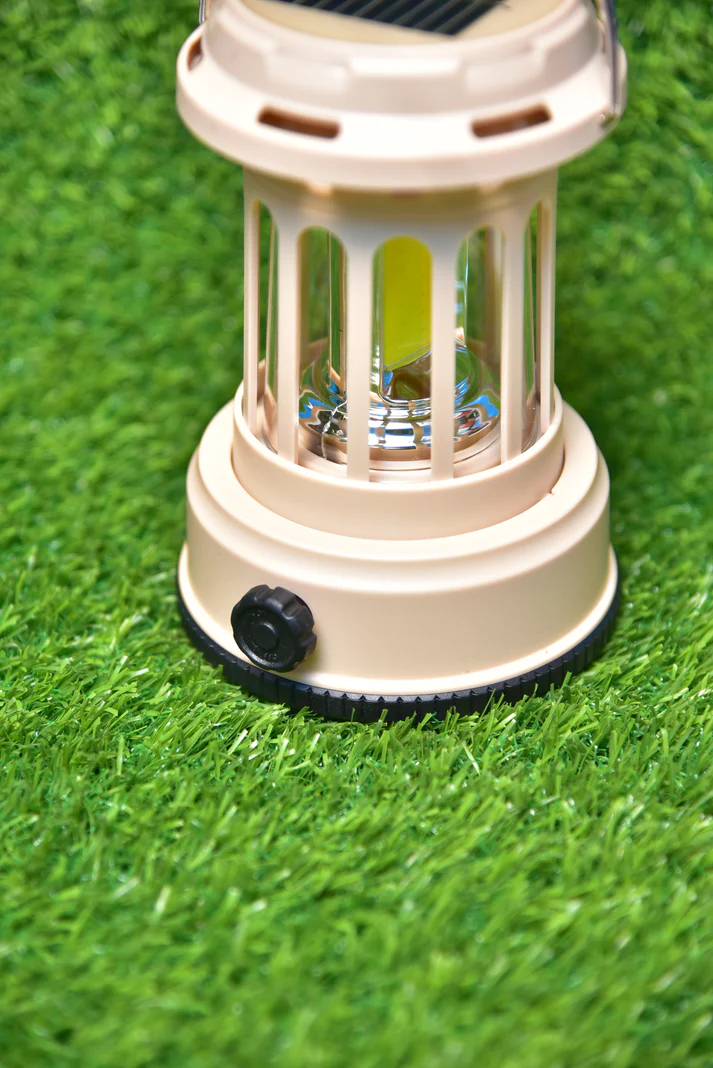 solar-emergency-camping-light-outdoor-lantern_PD2520