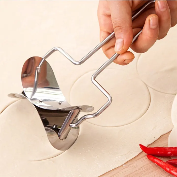 rolling-dough-cutter-dumpling-making-tool-kitchen-cutter-roller-wood-handle_PD1033