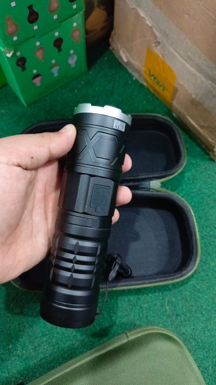 p-90-xball-multifunctional-2km-range-flashlight_PD2358