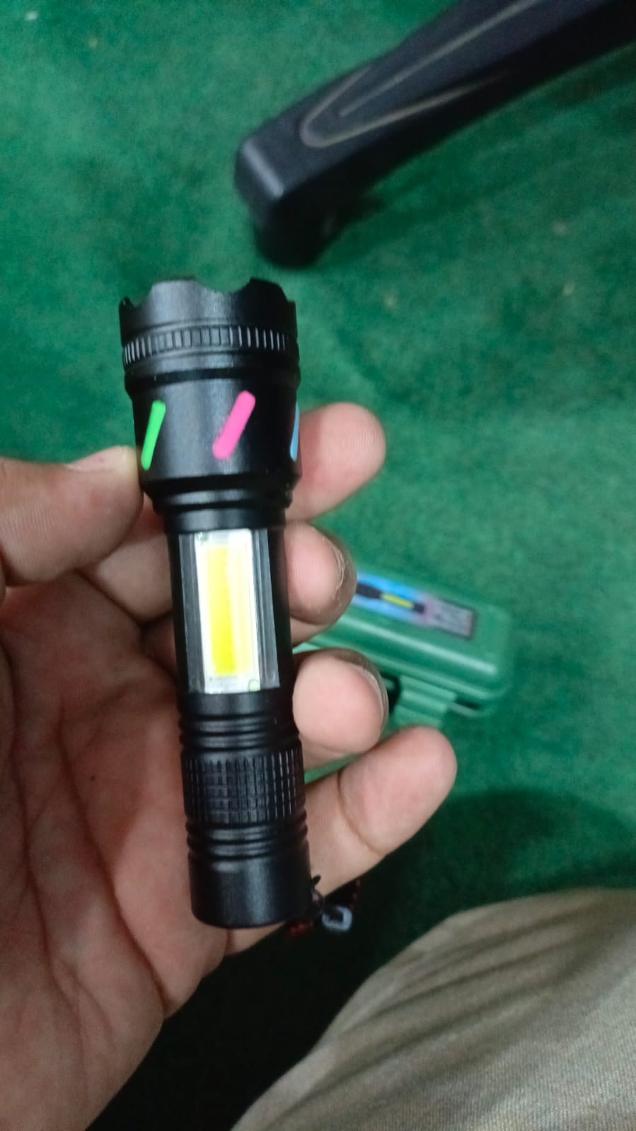usb-charging-xpecob-led-flashlight-lamp-torch-with-clip-three-mode-zoomable-lamp-built-in-battery-with-box_PD628
