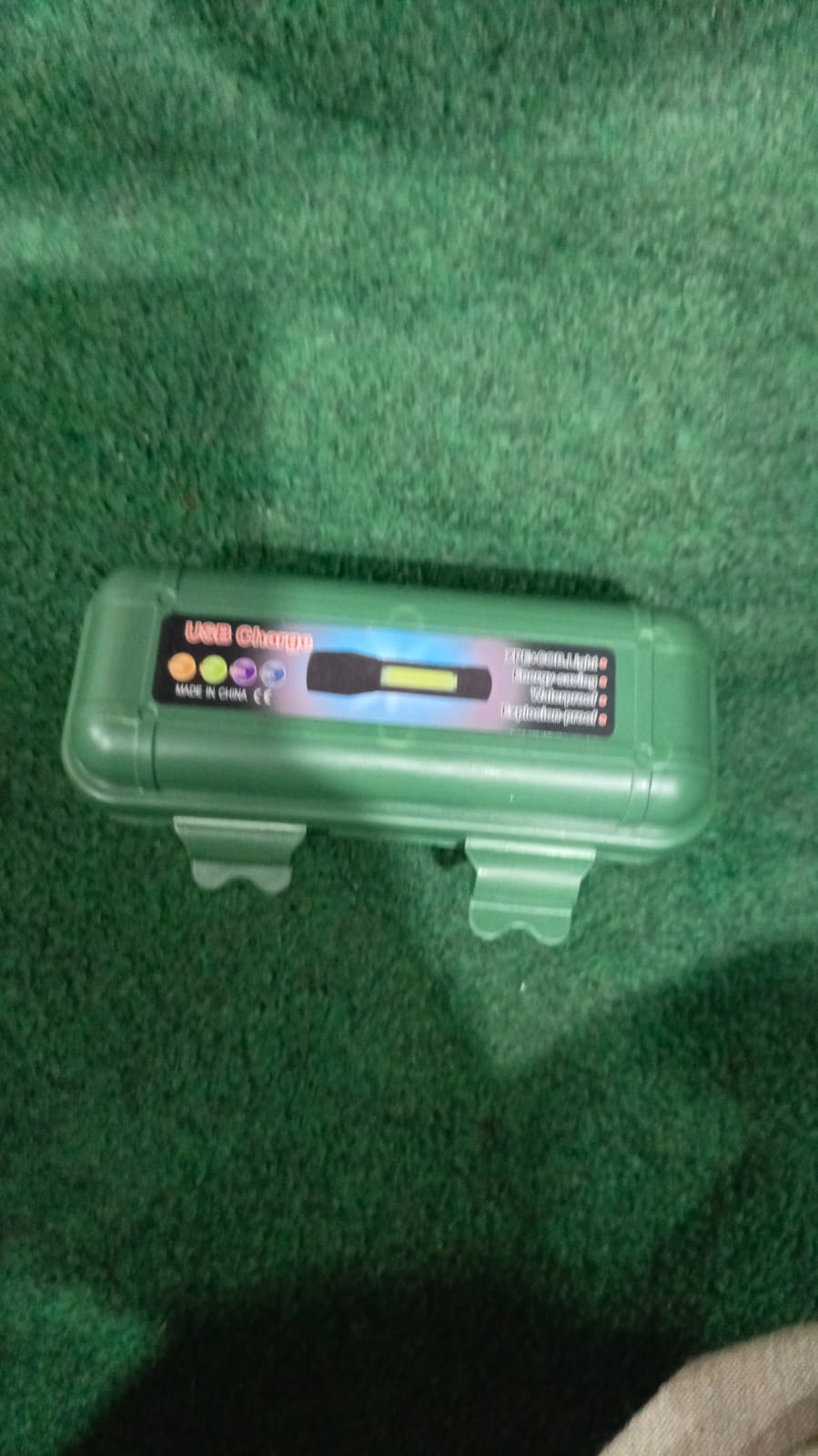 usb-charging-xpecob-led-flashlight-lamp-torch-with-clip-three-mode-zoomable-lamp-built-in-battery-with-box_PD628