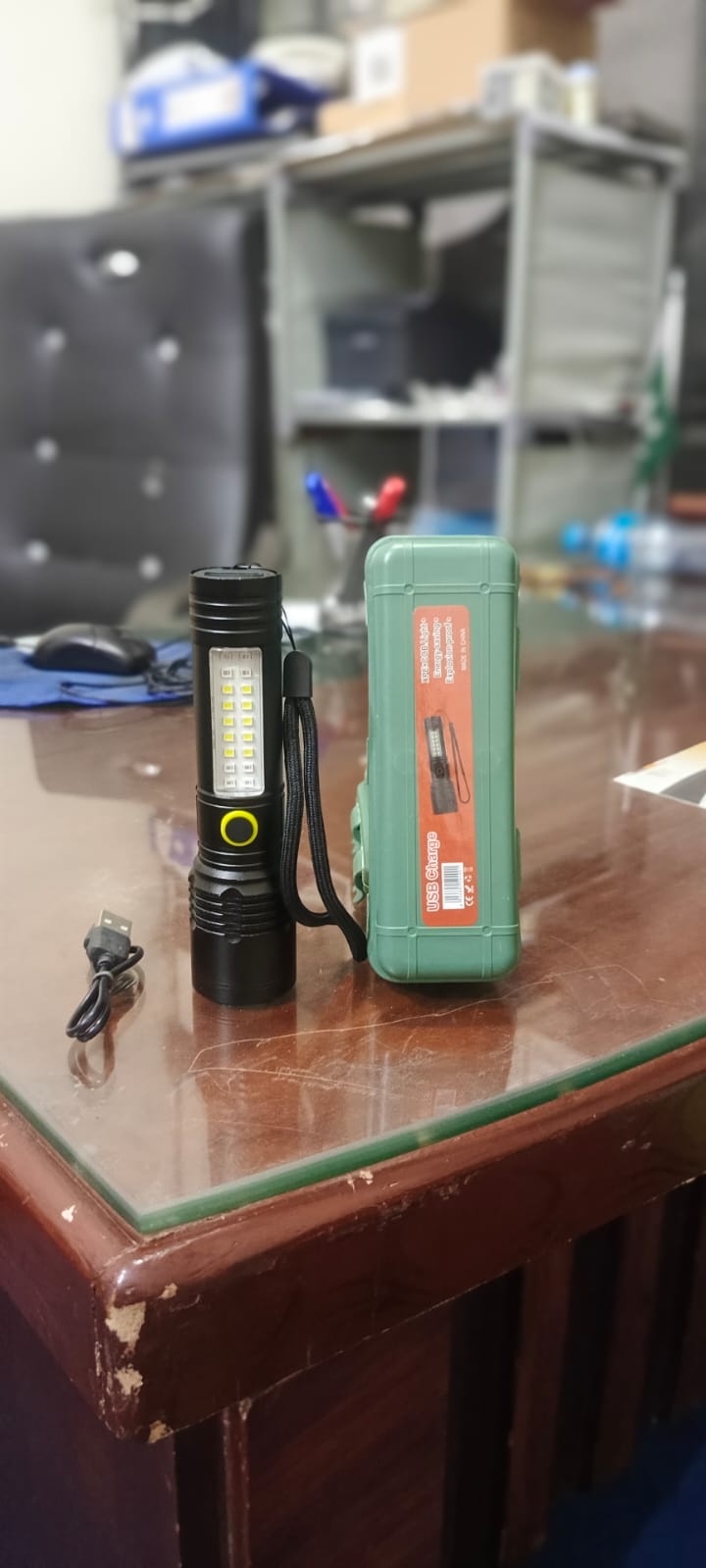 ruilang-portable-rechargeable-powerful-led-flashlight-aluminum-alloy-zoom-flashlight_PD625