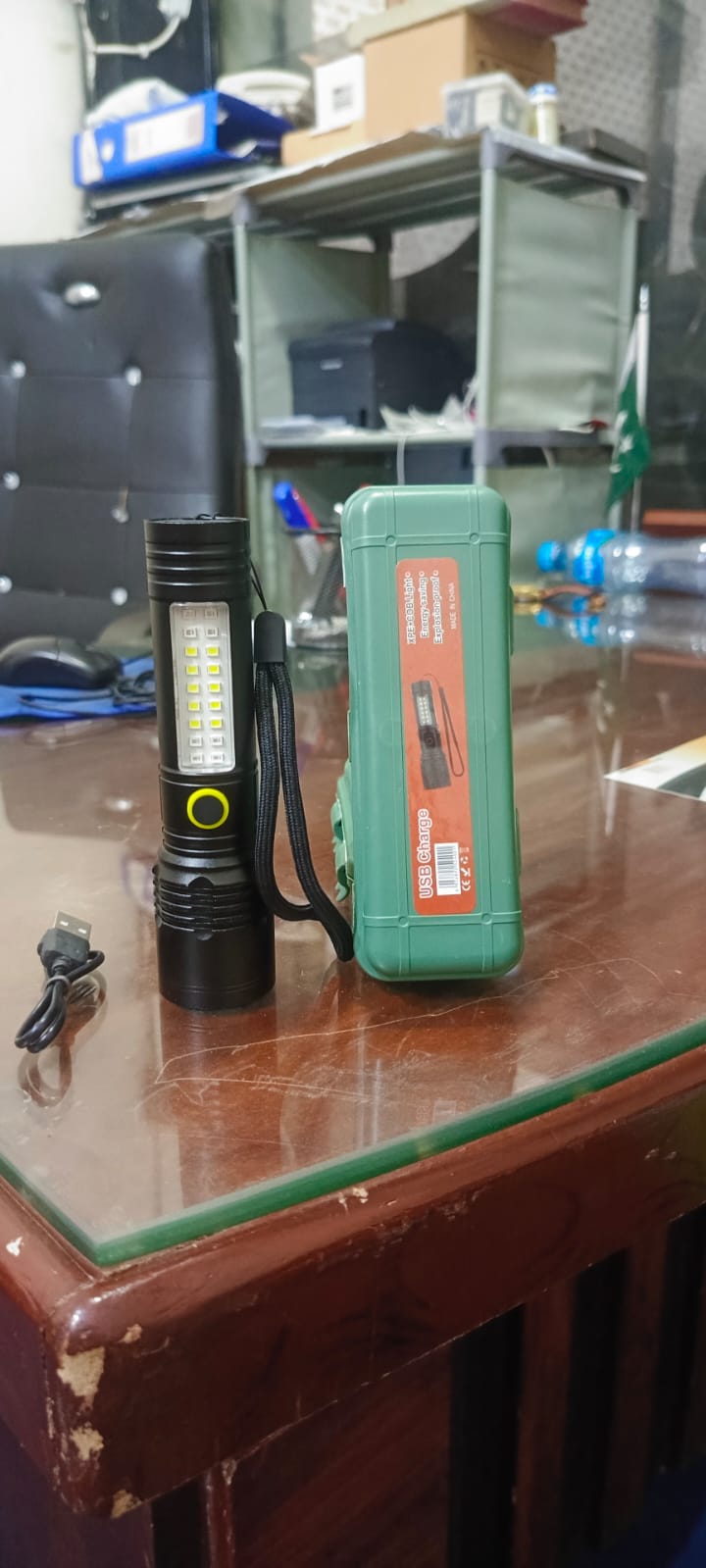 ruilang-portable-rechargeable-powerful-led-flashlight-aluminum-alloy-zoom-flashlight_PD625
