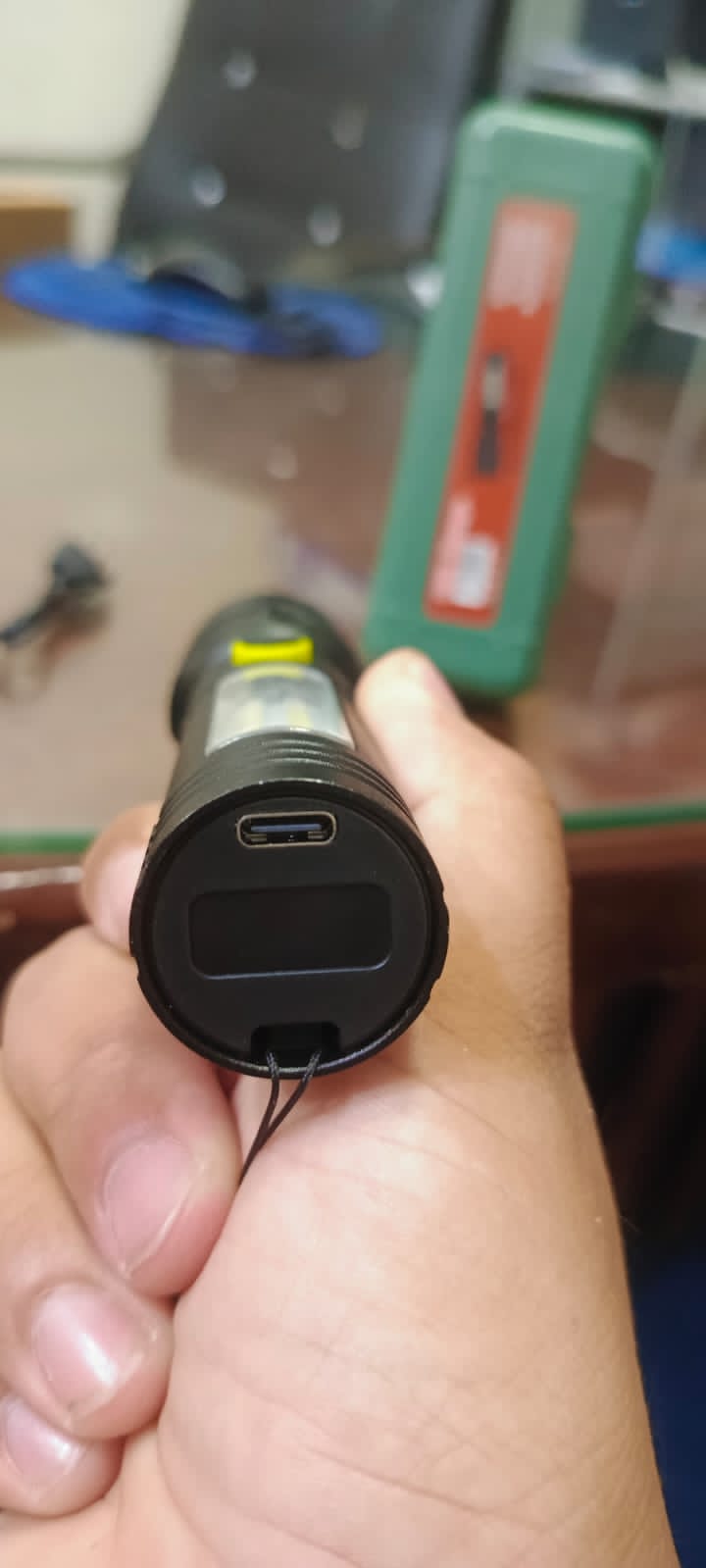 ruilang-portable-rechargeable-powerful-led-flashlight-aluminum-alloy-zoom-flashlight_PD625