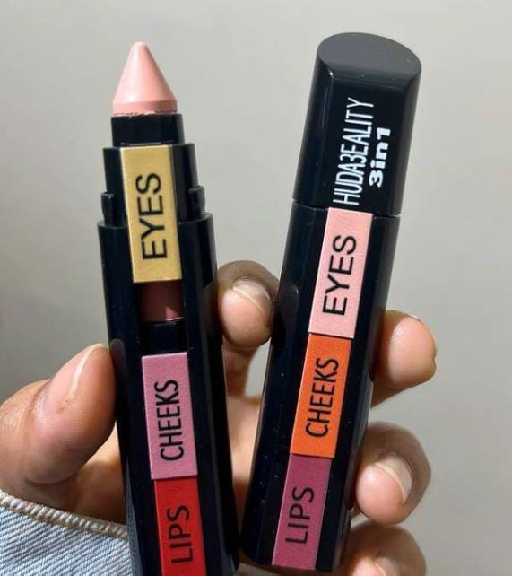 3-in-1-huda-beauty-professional-eyes-cheeks-lips-lipsticks_PD2325