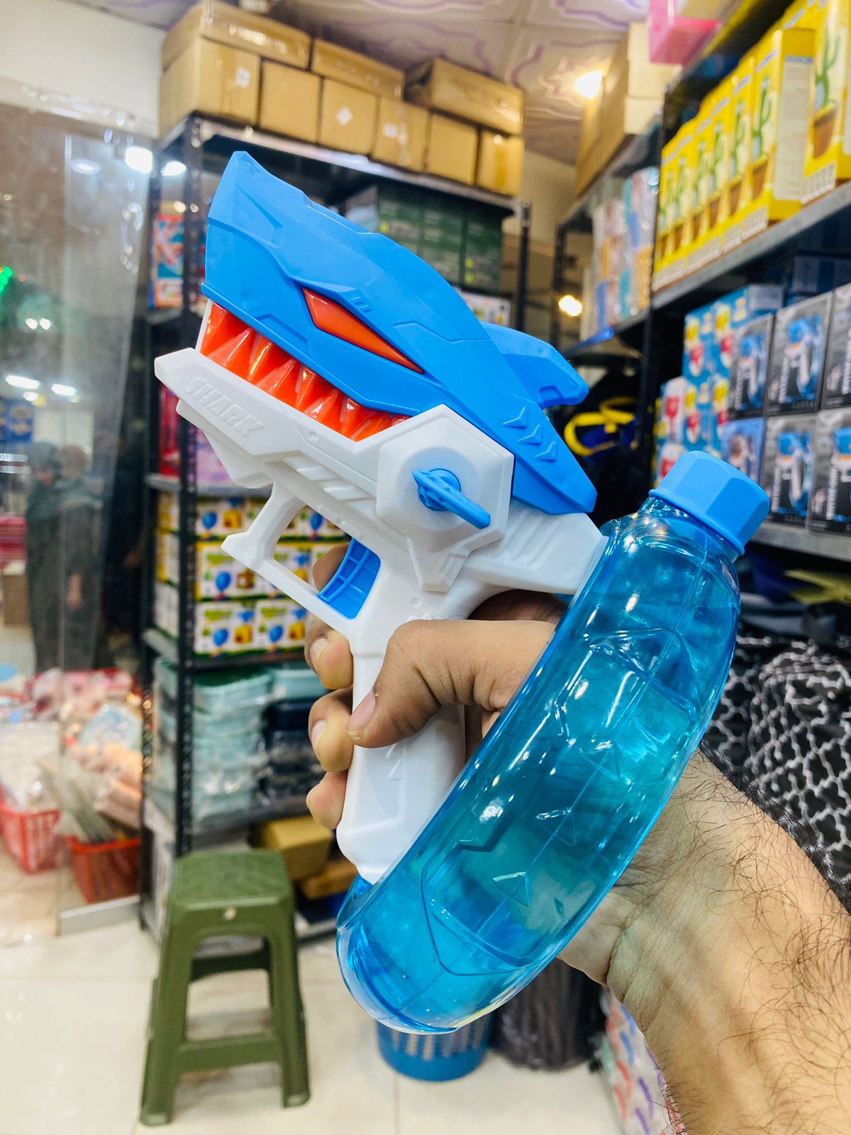 rechargeable-electric-shark-water-gun-toy-for-fun_PD2280