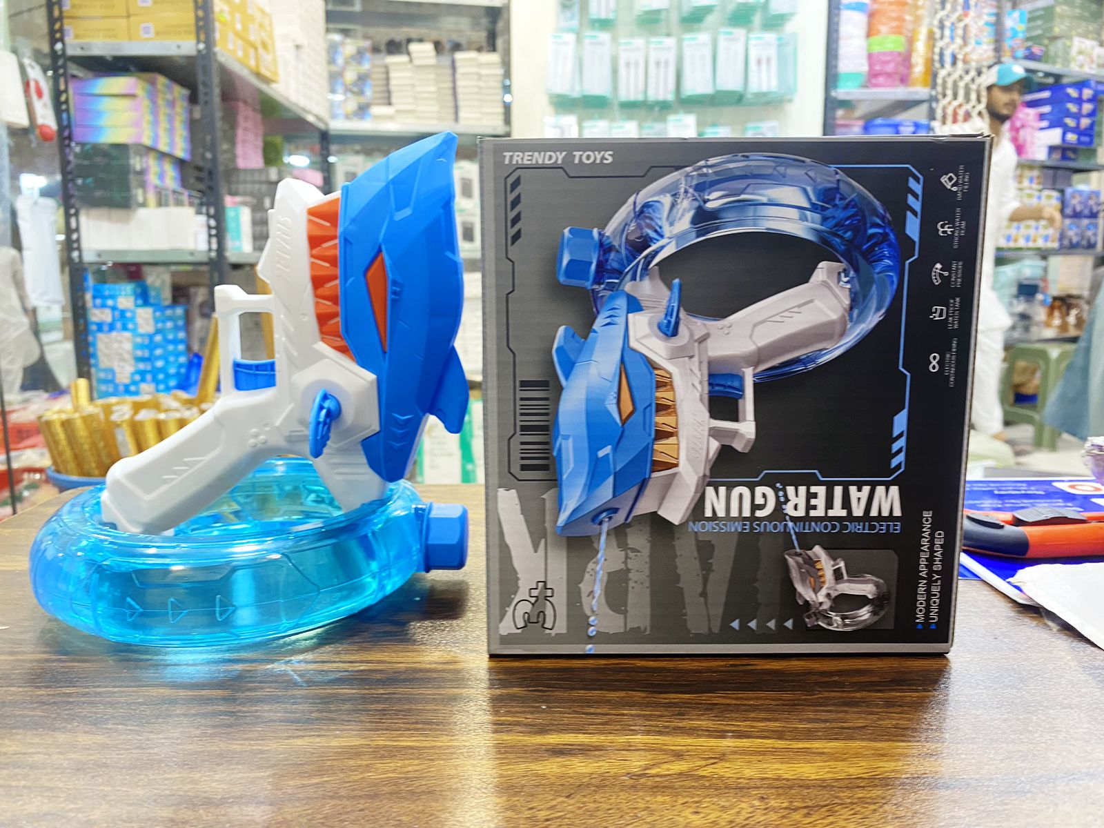 rechargeable-electric-shark-water-gun-toy-for-fun_PD2280