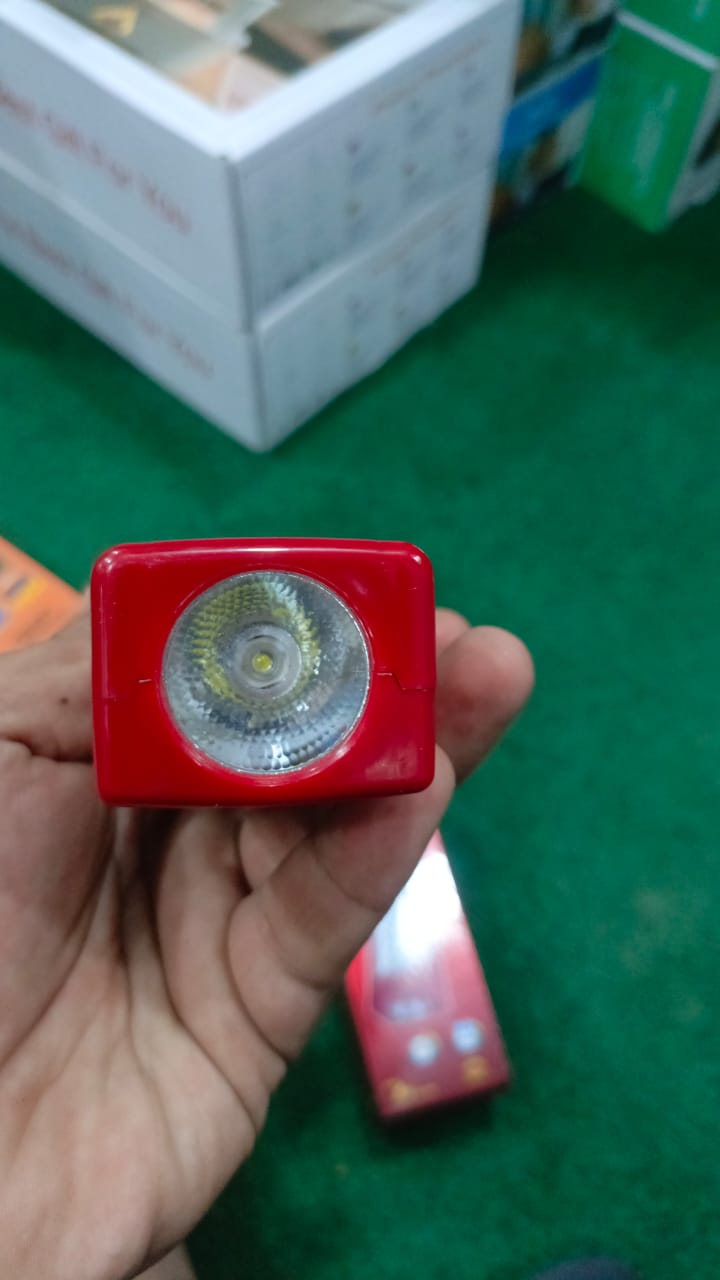 led-light-solar-and-electric-rechargeable-emergency-battery-and-torch-light-rl6006s_PD2130