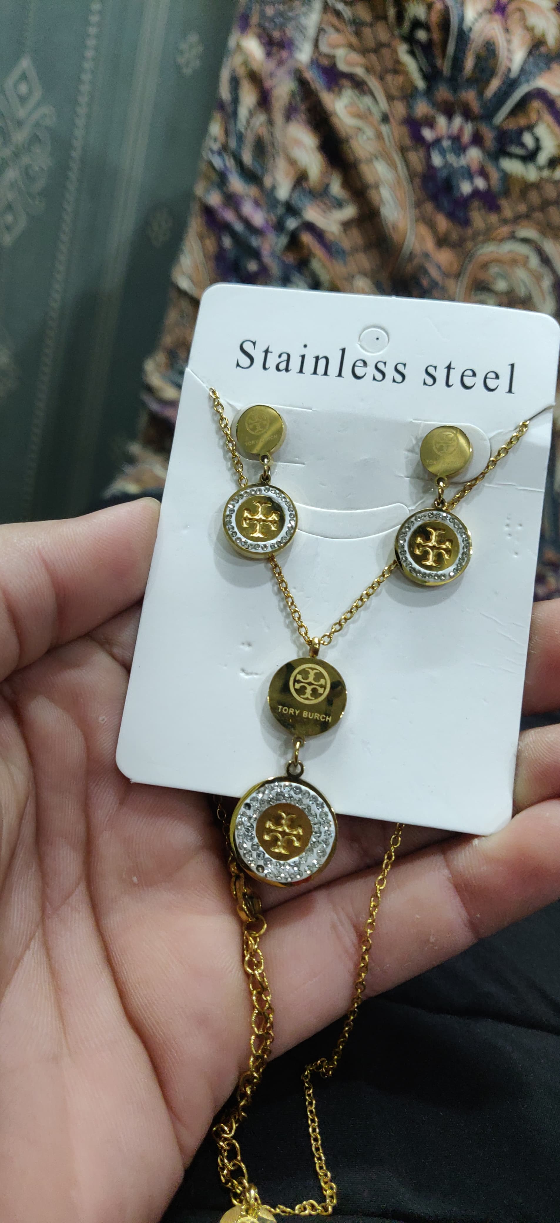dazzling-stainless-steel-tory-burch-jewellery-set-necklace-tops-for-girls-and-womens-white_PD333
