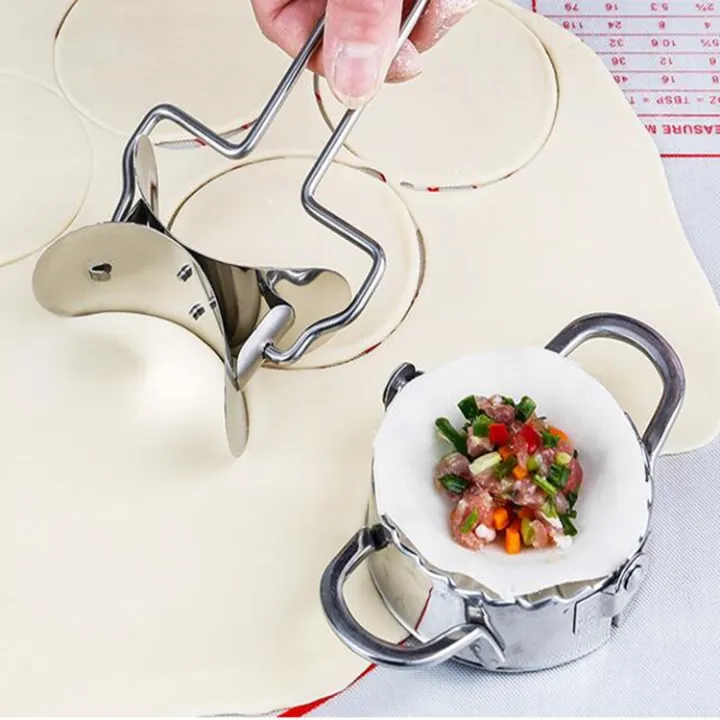 rolling-dough-cutter-dumpling-making-tool-kitchen-cutter-roller-wood-handle_PD1033