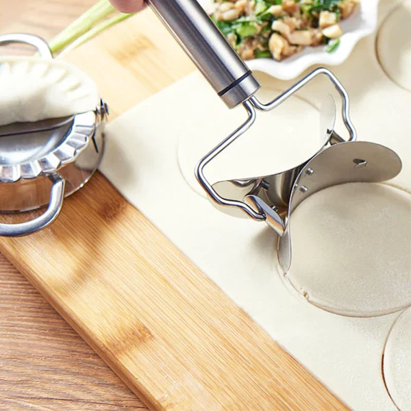rolling-dough-cutter-dumpling-making-tool-kitchen-cutter-roller-wood-handle_PD1033