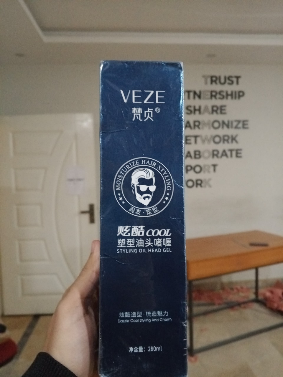 veze-styling-head-oil-gel-keeps-your-style-in-place-all-day-280ml_PD1770