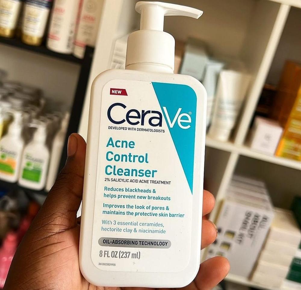 cerave-acne-control-cleanser-that-reduce-black-head---237ml_PD1614