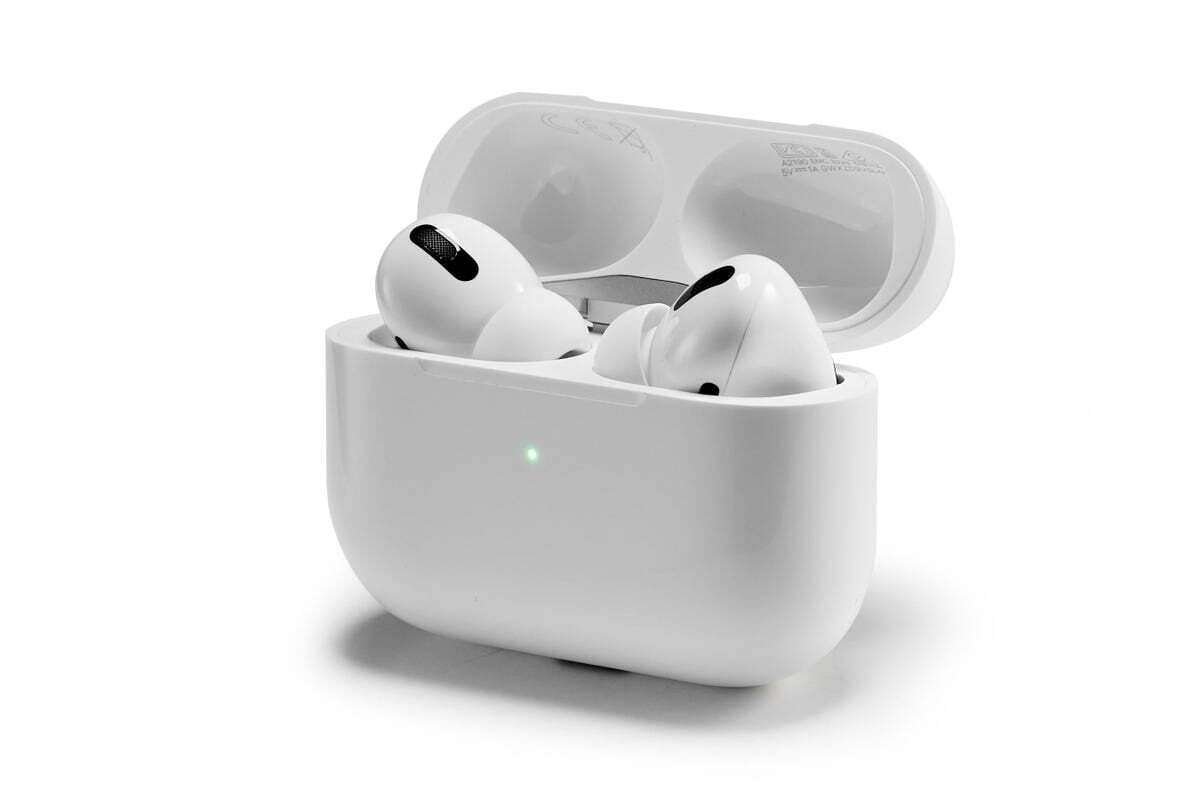 apple-airpods-pro-experience-the-best-sound-quality-and-noise-cancellation-latest-earbuds_PD703