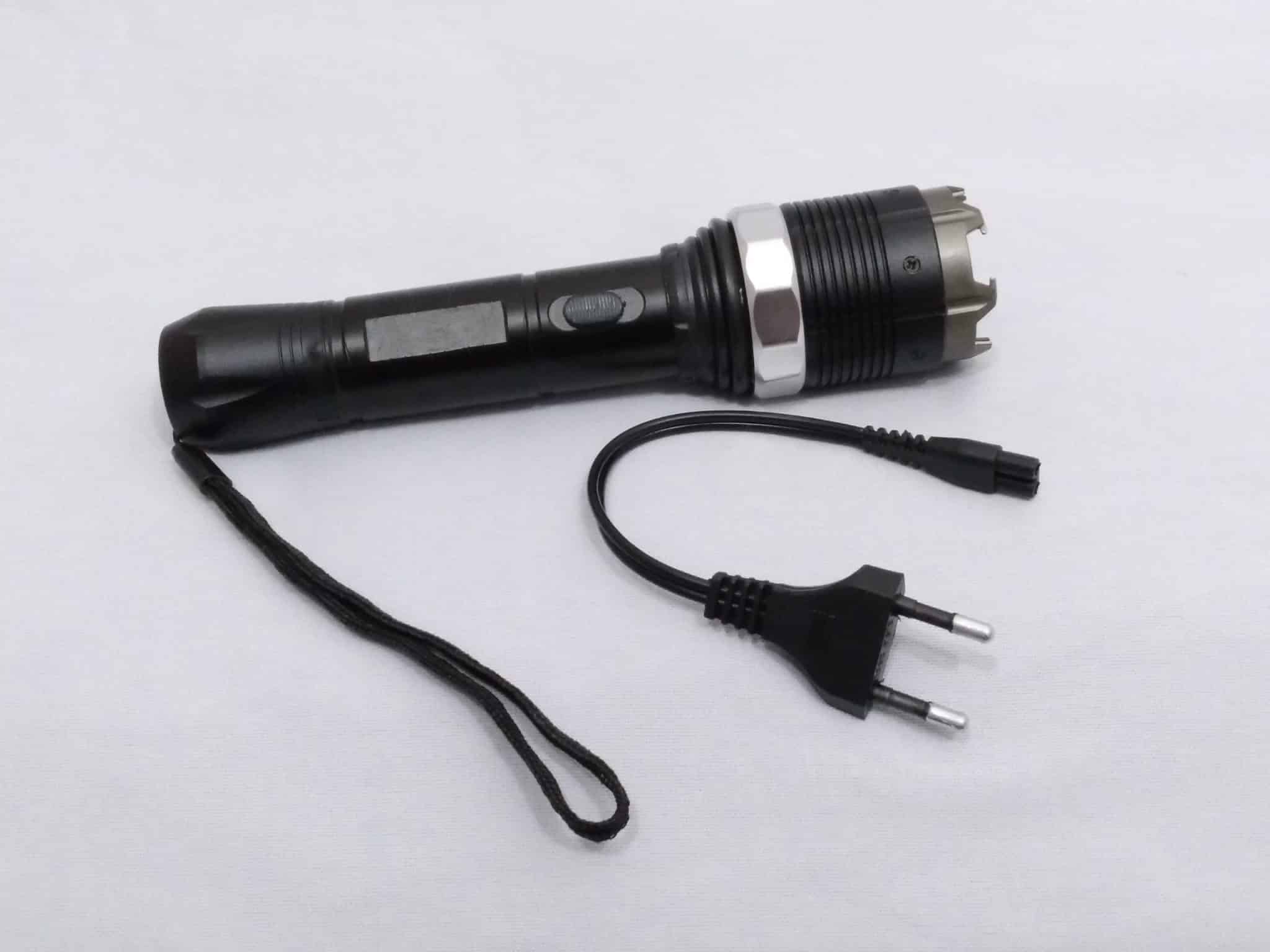 8810-flashlight-multifunctional-dimming-light-flashlight-rechargeable-self-defense-flashlight_PD435