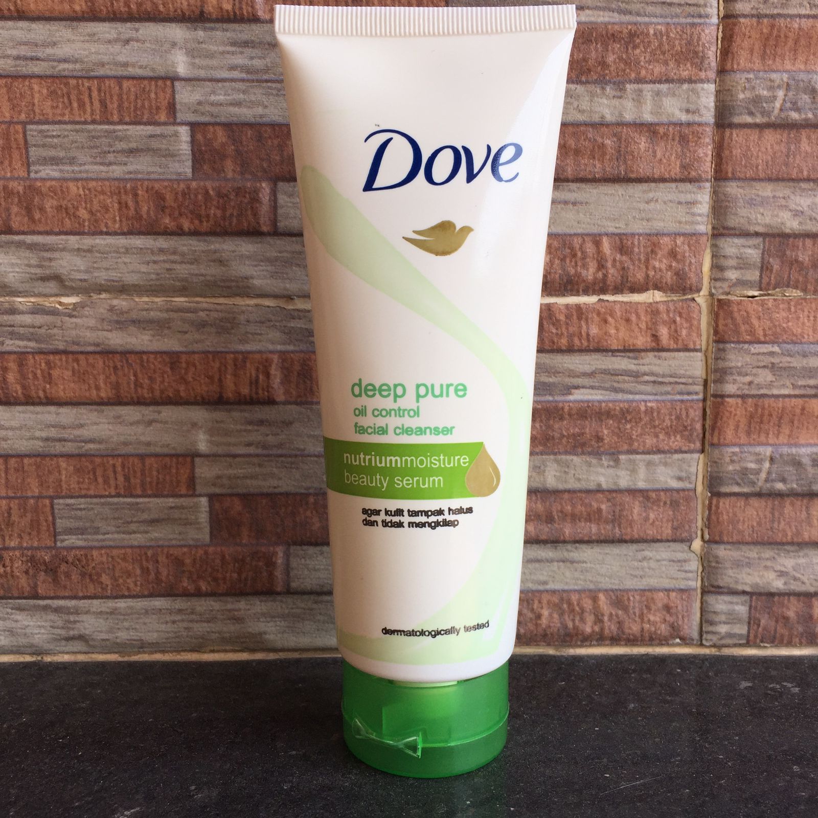 dove-hydrating-facial-cleanser-refresh-and-nourish-your-skin-with-dove-150ml_PD850