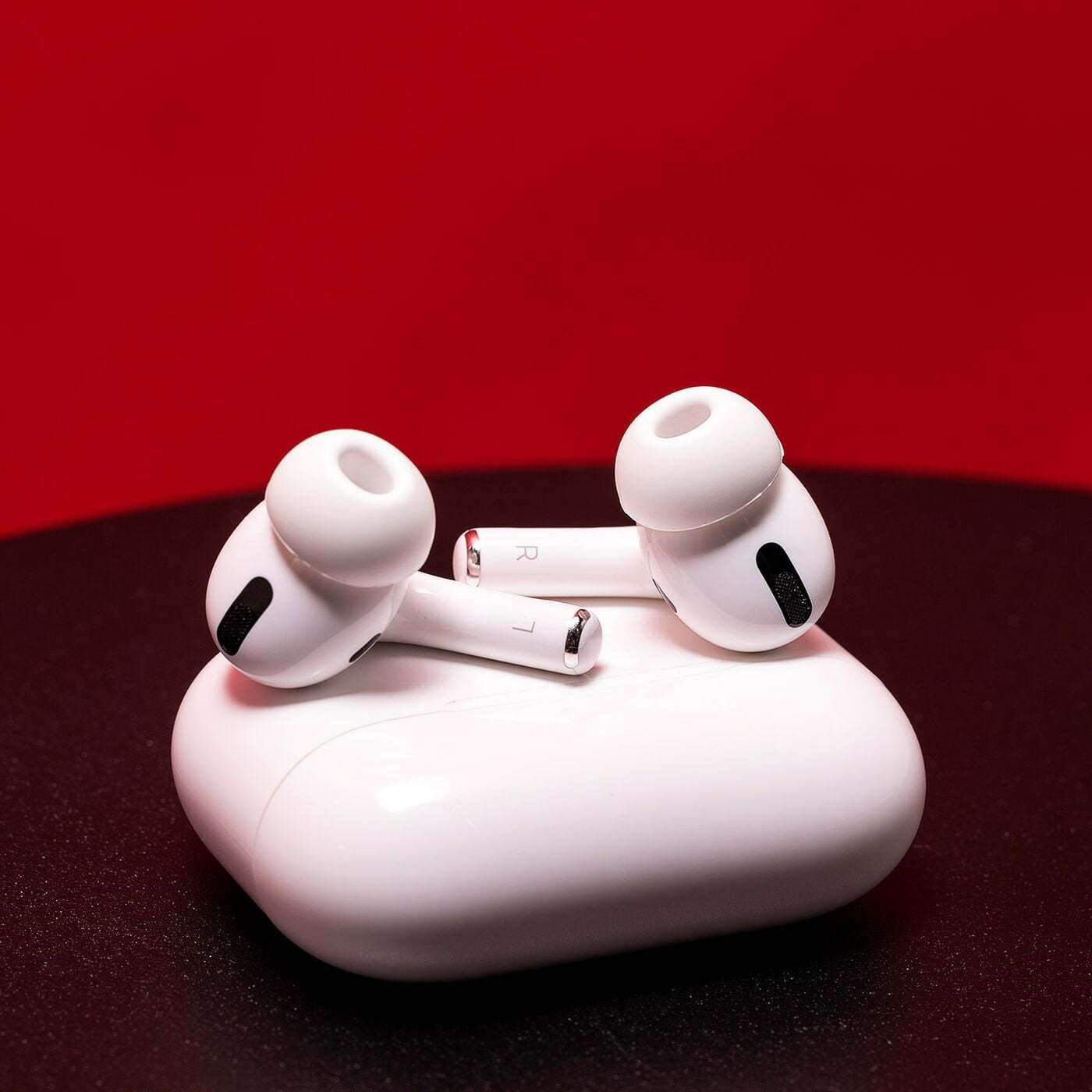 apple-airpods-pro-experience-the-best-sound-quality-and-noise-cancellation-latest-earbuds_PD703