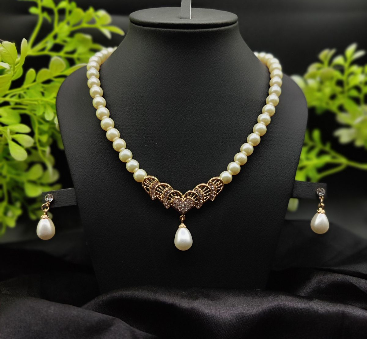 imported-timeless-pearl-elegance-necklace-set-with-drop-earrings-girls-amp-women-fashion_PD7709