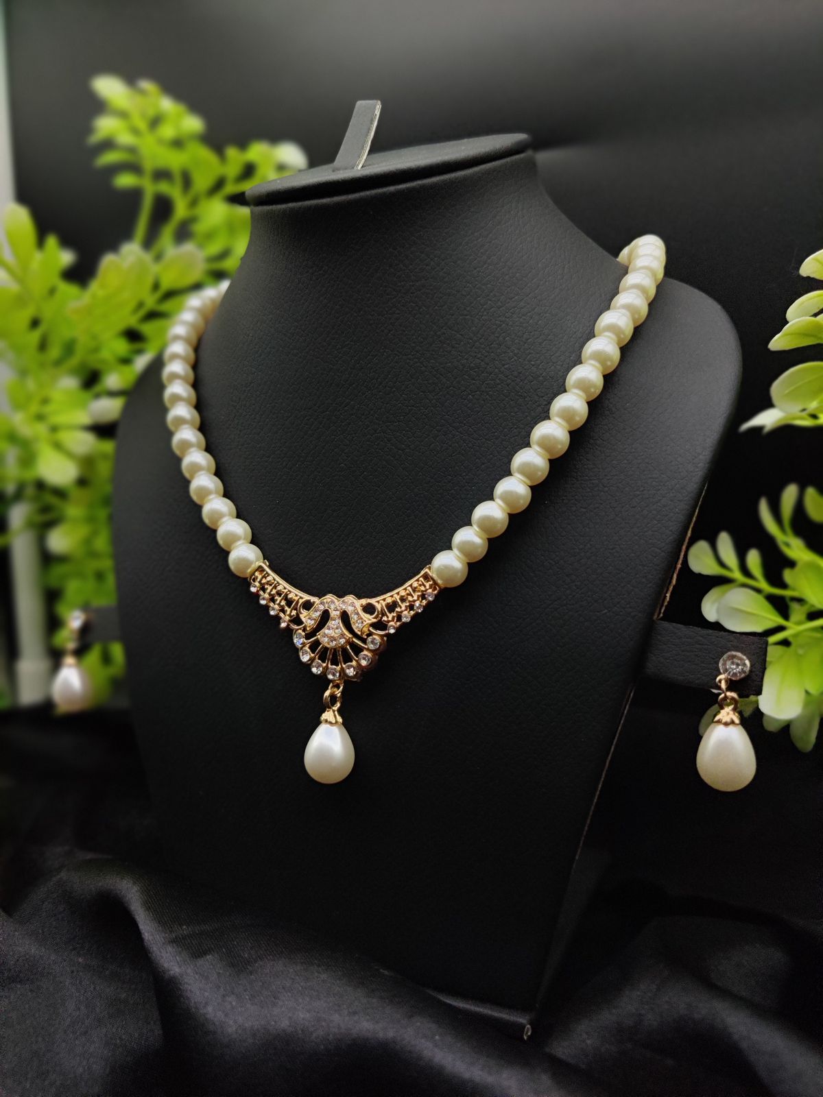 imported-regal-pearl-embrace-necklace-set-with-elegant-drop-design-best-quality-necklace-for-girls-amp-women-artificial-jewellery_PD7707