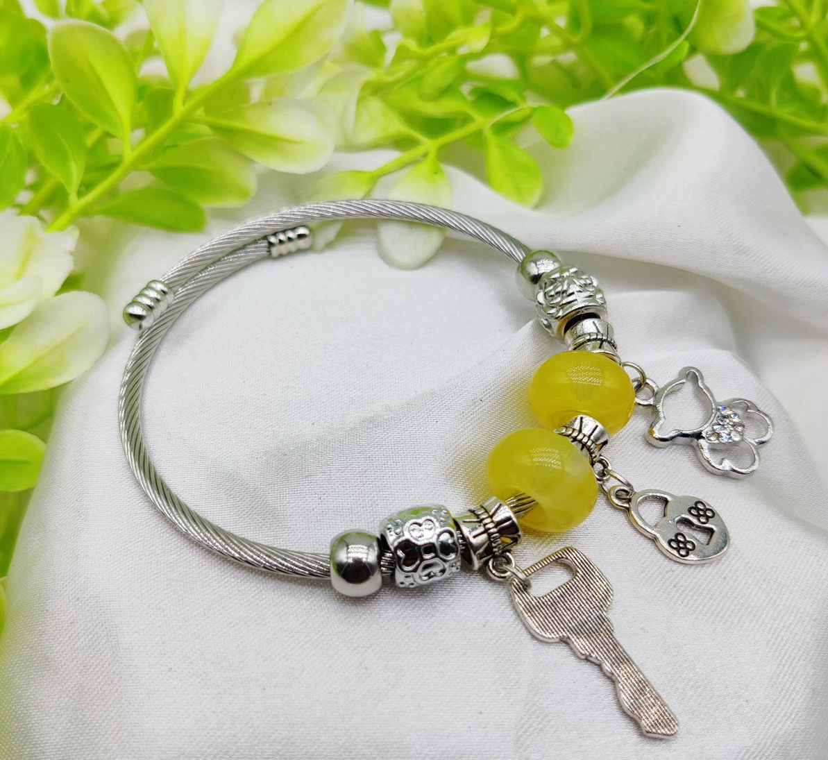 1-piece-intelligent-elegant-pandora-charm-bracelet-with-yellow-beads-and-adorable-charms_PD7650