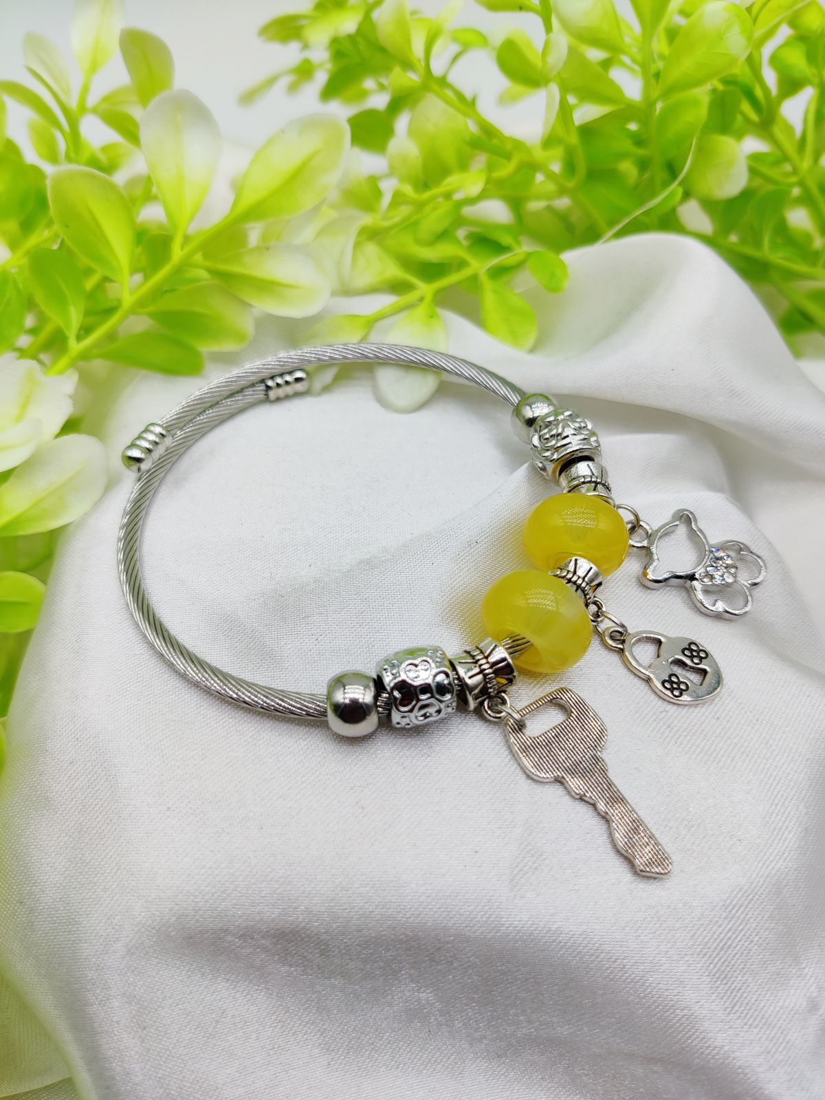 1-piece-intelligent-elegant-pandora-charm-bracelet-with-yellow-beads-and-adorable-charms_PD7650