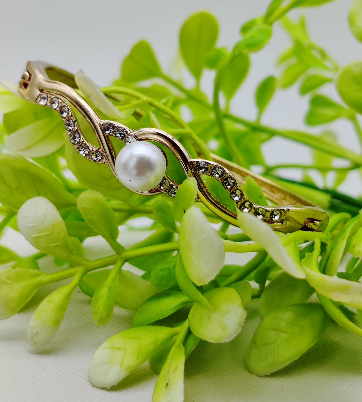 graceful-adjustable-bracelet-with-dazzling-pearl-accent-imported-elegance-best-quality-artificial-bracelet-for-girls-amp-women-for-every-occasion_PD8046