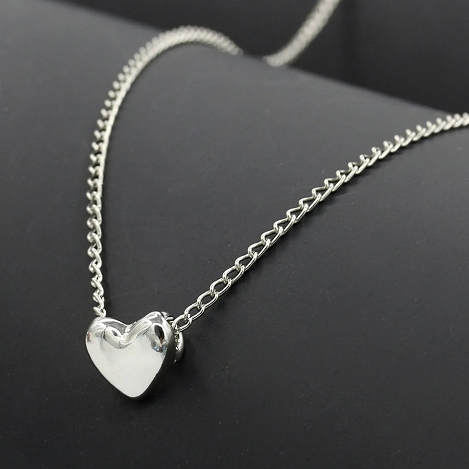 stainless-steel-heart-shape-necklace-love-heart-pendant-necklace-girls-amp-women-fashion_PD8090